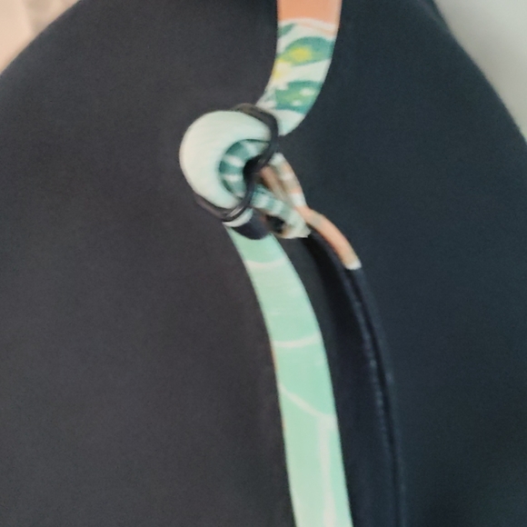 Roxy bikini top only large great condition!LARGE - Picture 6 of 7